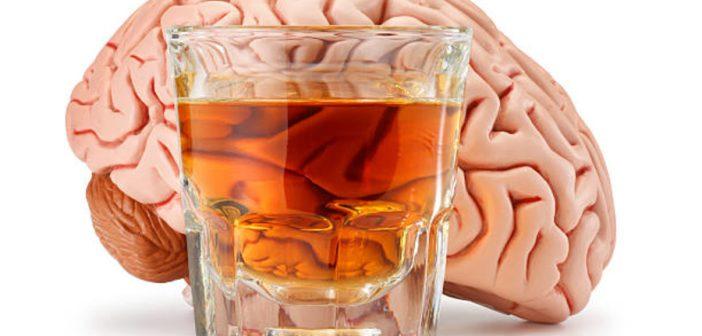 Live Science: смешивание энергетических напитков с алкоголем вызывает изменения в мозге
