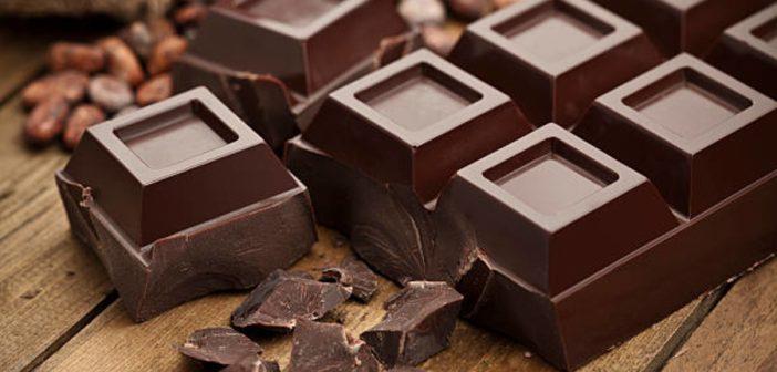 Употребление темного шоколада помогает снизить риск гипертонии