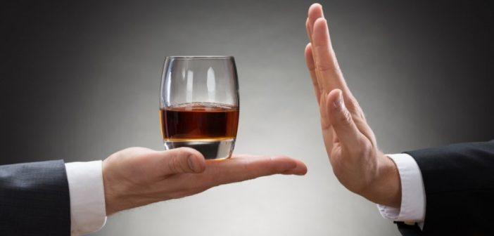 Как отказ от алкоголя влияет на организм, рассказал врач